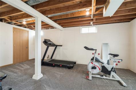 1135 Crestview Drive SE Cedar Rapids IA 52403