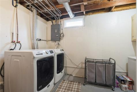 1135 Crestview Drive SE Cedar Rapids IA 52403