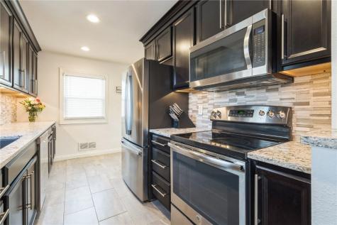 1135 Crestview Drive SE Cedar Rapids IA 52403