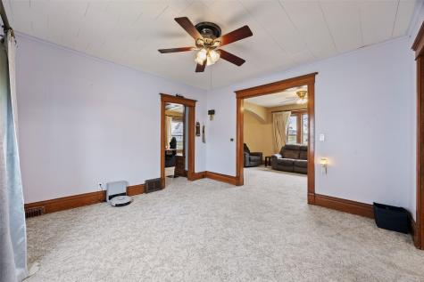 1707 8th Avenue Belle Plaine IA 52208