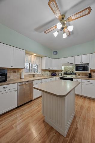 1707 8th Avenue Belle Plaine IA 52208