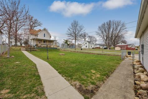 1707 8th Avenue Belle Plaine IA 52208