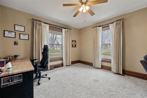 1707 8th Avenue Belle Plaine IA 52208