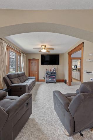 1707 8th Avenue Belle Plaine IA 52208