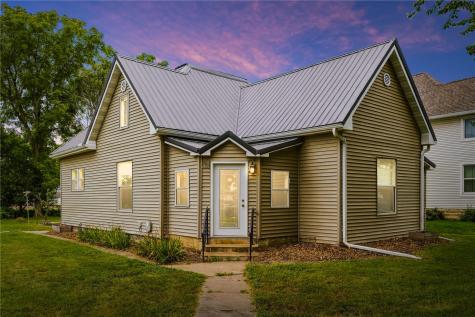 103 E Broadway Street Stanwood IA 52337