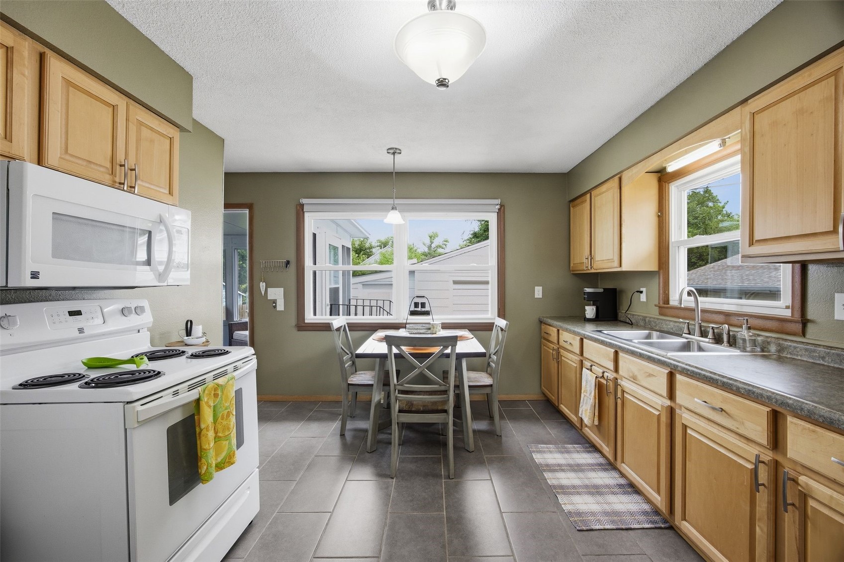 813 Westwood Drive NW Cedar Rapids IA 52405