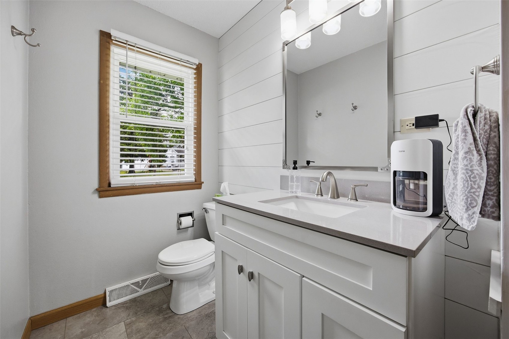 813 Westwood Drive NW Cedar Rapids IA 52405