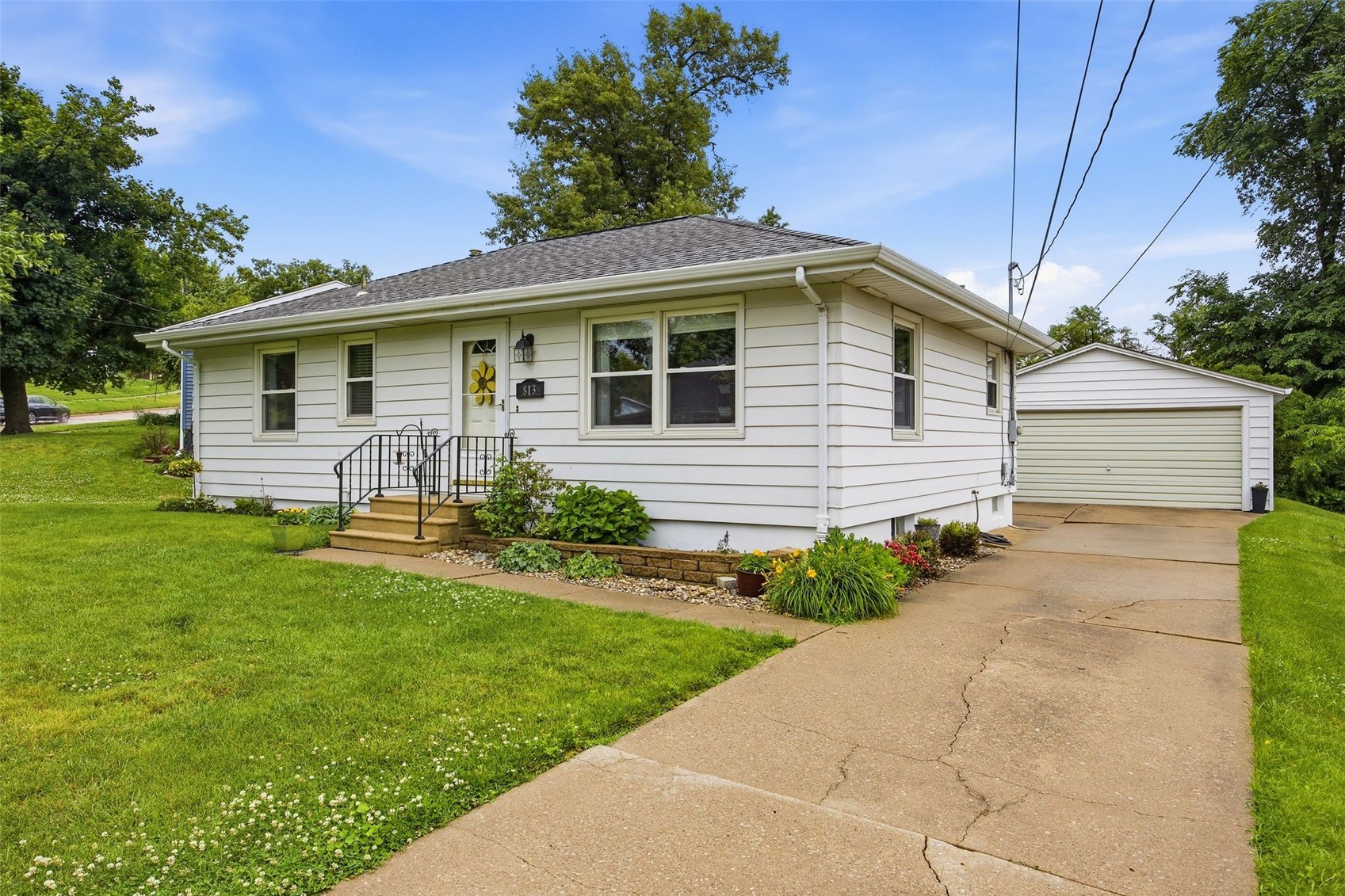 813 Westwood Drive NW Cedar Rapids IA 52405