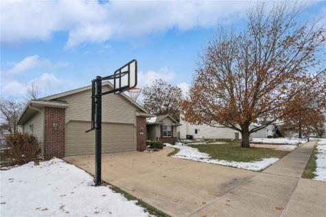 385 W 34th Avenue Marion IA 52302