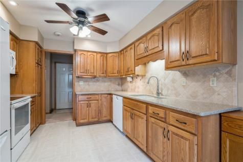 385 W 34th Avenue Marion IA 52302