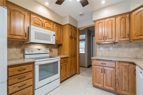 385 W 34th Avenue Marion IA 52302