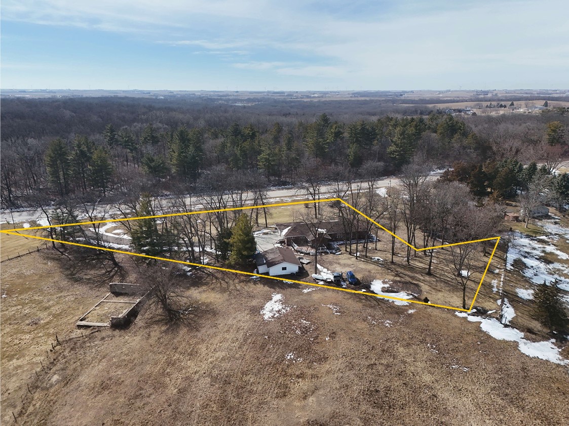 2290 Jefferson Road Manchester IA 52057