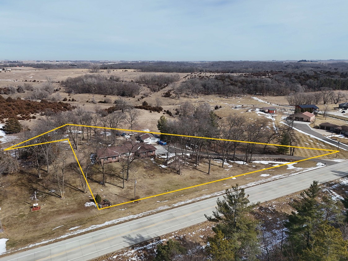 2290 Jefferson Road Manchester IA 52057