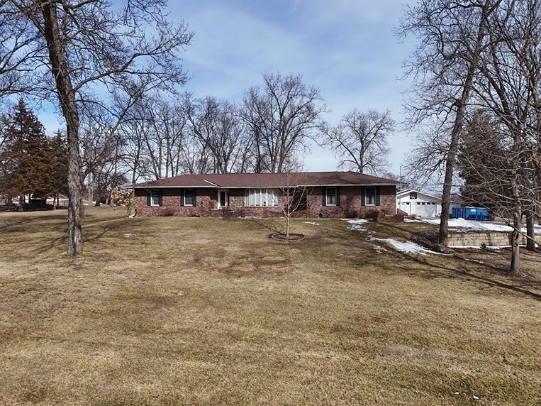 2290 Jefferson Road Manchester IA 52057