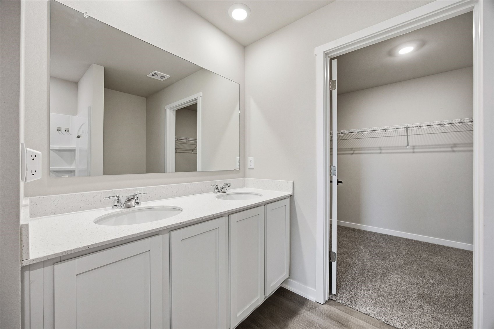 2818 Mary Drive Hiawatha IA 52233