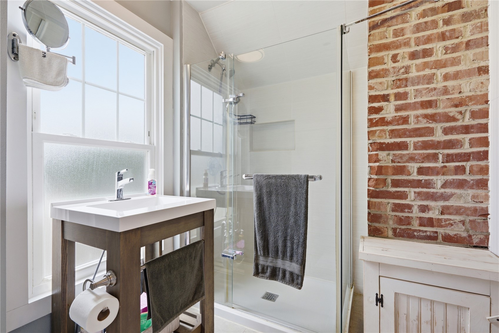 2610 E Avenue NE Cedar Rapids IA 52402