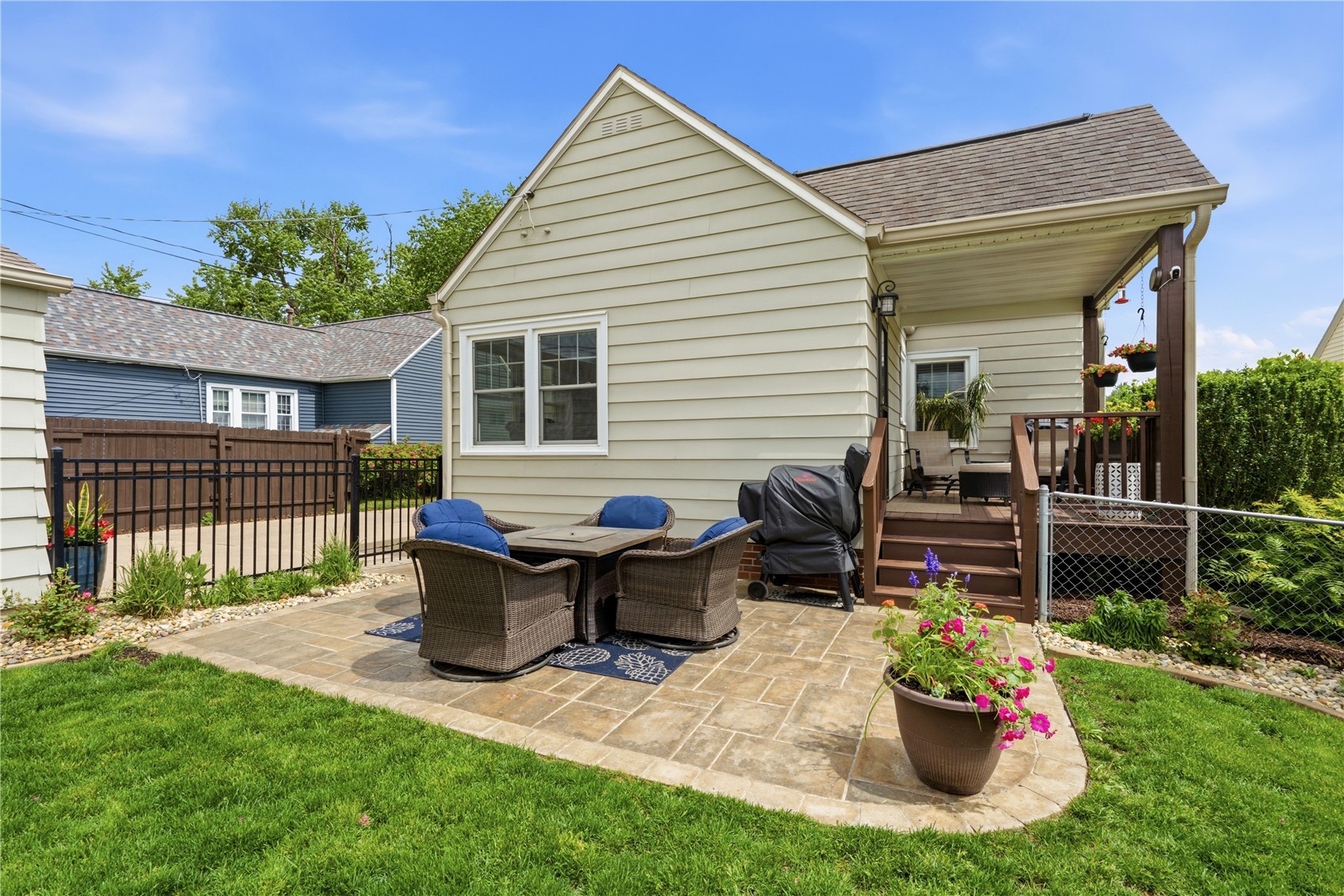 2610 E Avenue NE Cedar Rapids IA 52402