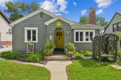 223 23rd Street Drive SE Cedar Rapids IA 52403