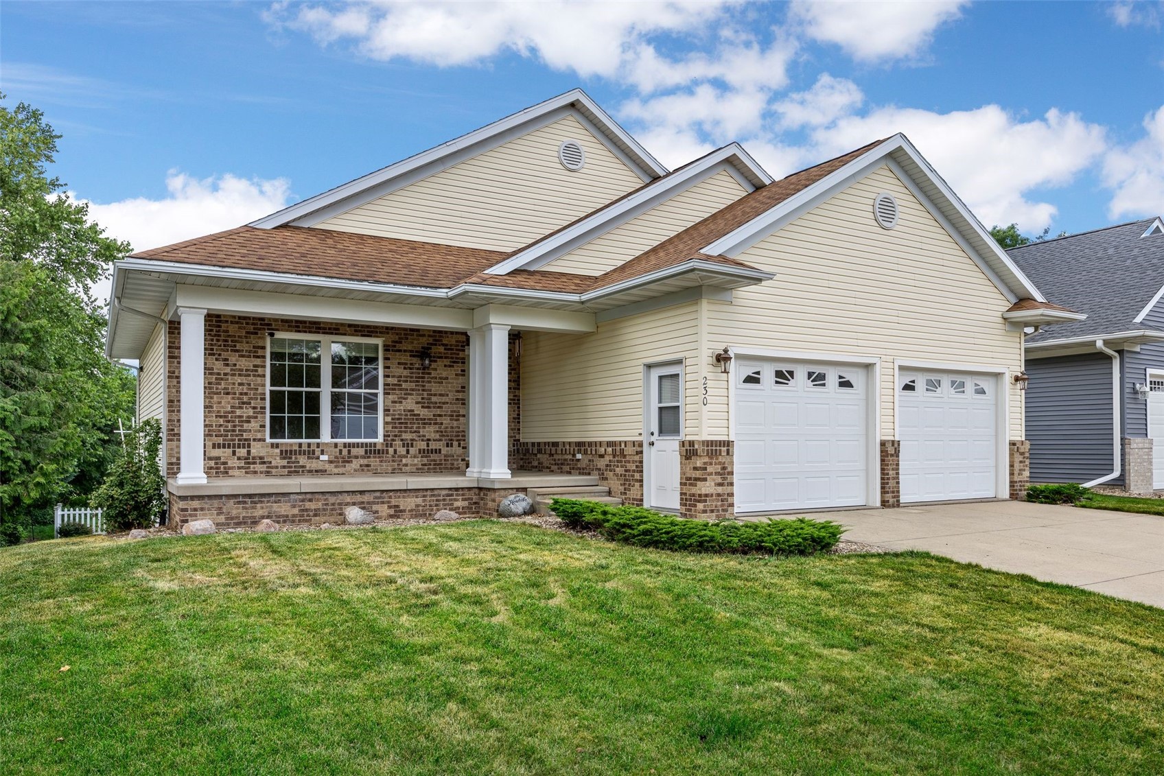 230 S Blairsferry Crossing Hiawatha IA 52233