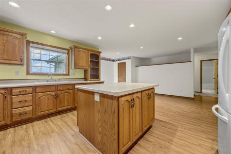 230 S Blairsferry Crossing Hiawatha IA 52233