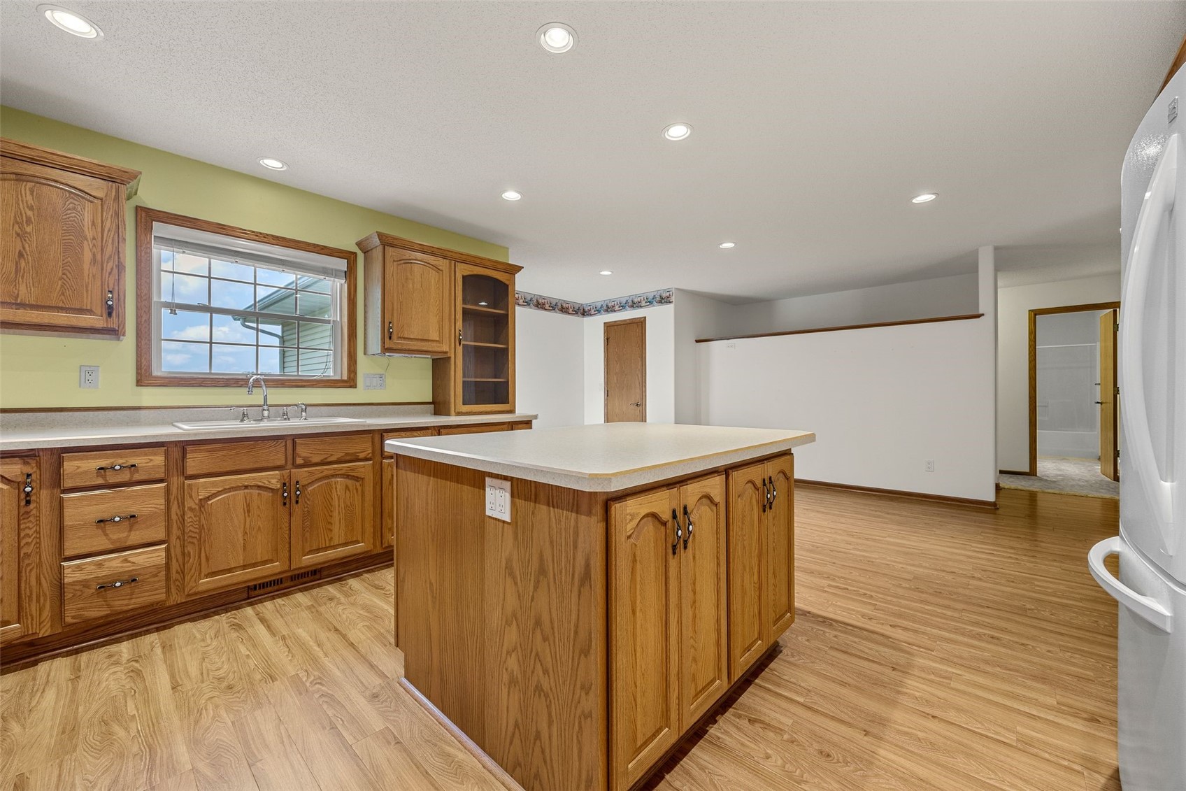 230 S Blairsferry Crossing Hiawatha IA 52233