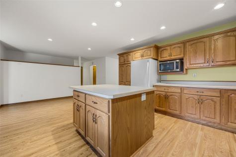 230 S Blairsferry Crossing Hiawatha IA 52233