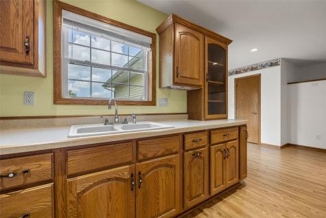 230 S Blairsferry Crossing Hiawatha IA 52233