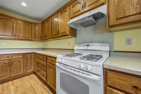 230 S Blairsferry Crossing Hiawatha IA 52233