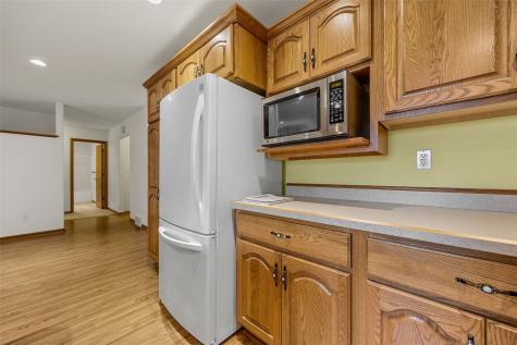 230 S Blairsferry Crossing Hiawatha IA 52233