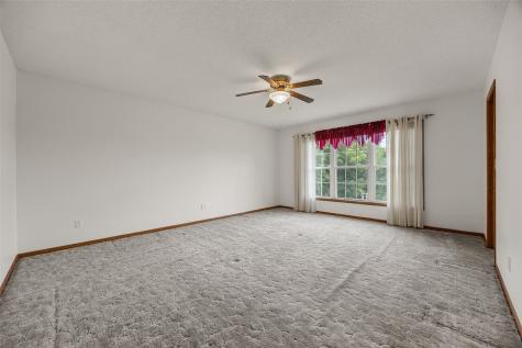 230 S Blairsferry Crossing Hiawatha IA 52233