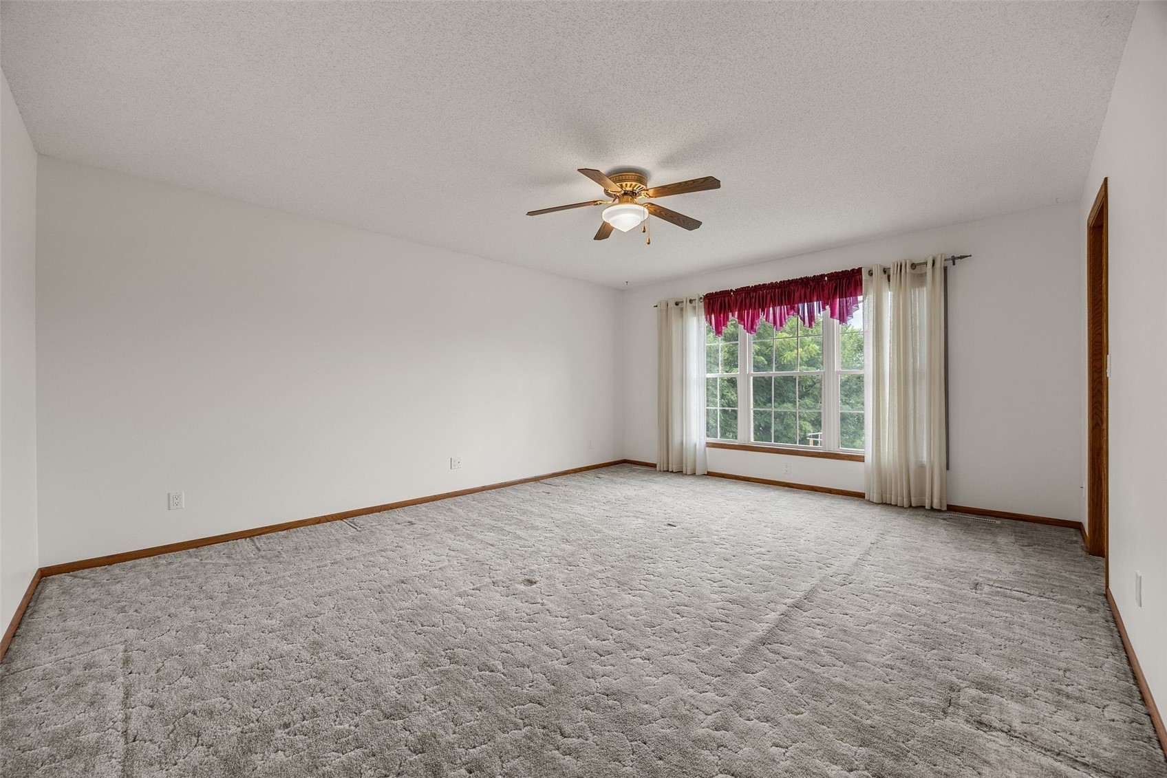 230 S Blairsferry Crossing Hiawatha IA 52233