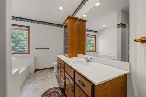 230 S Blairsferry Crossing Hiawatha IA 52233
