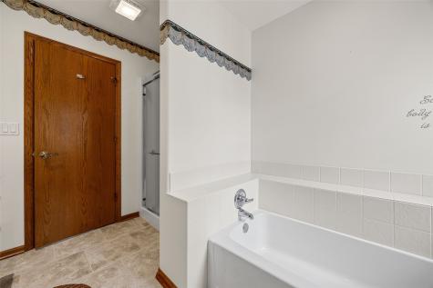 230 S Blairsferry Crossing Hiawatha IA 52233