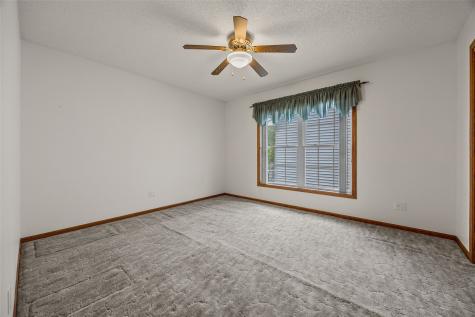 230 S Blairsferry Crossing Hiawatha IA 52233