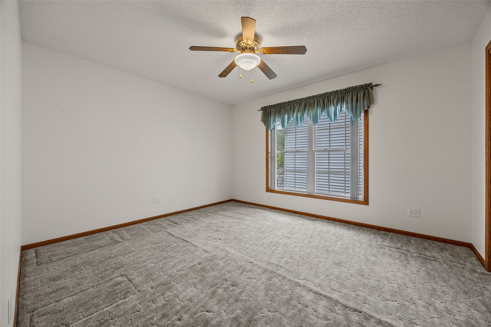 230 S Blairsferry Crossing Hiawatha IA 52233