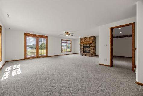 230 S Blairsferry Crossing Hiawatha IA 52233