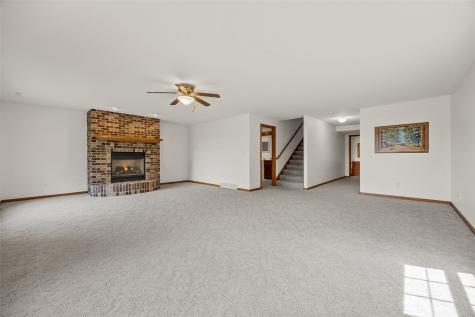 230 S Blairsferry Crossing Hiawatha IA 52233