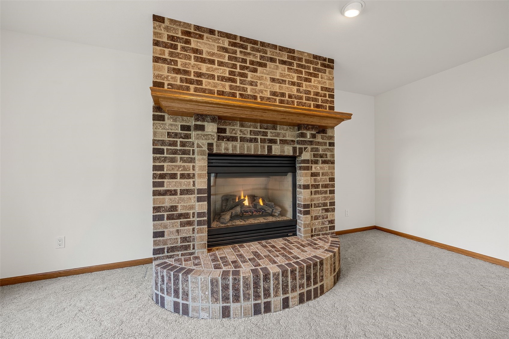 230 S Blairsferry Crossing Hiawatha IA 52233