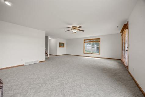 230 S Blairsferry Crossing Hiawatha IA 52233