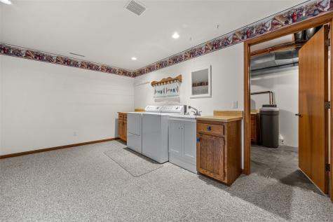 230 S Blairsferry Crossing Hiawatha IA 52233