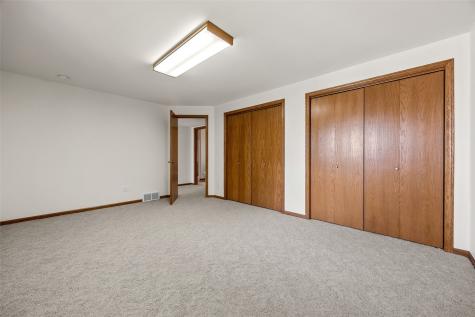 230 S Blairsferry Crossing Hiawatha IA 52233