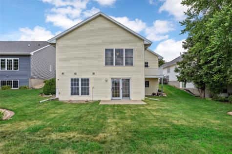 230 S Blairsferry Crossing Hiawatha IA 52233