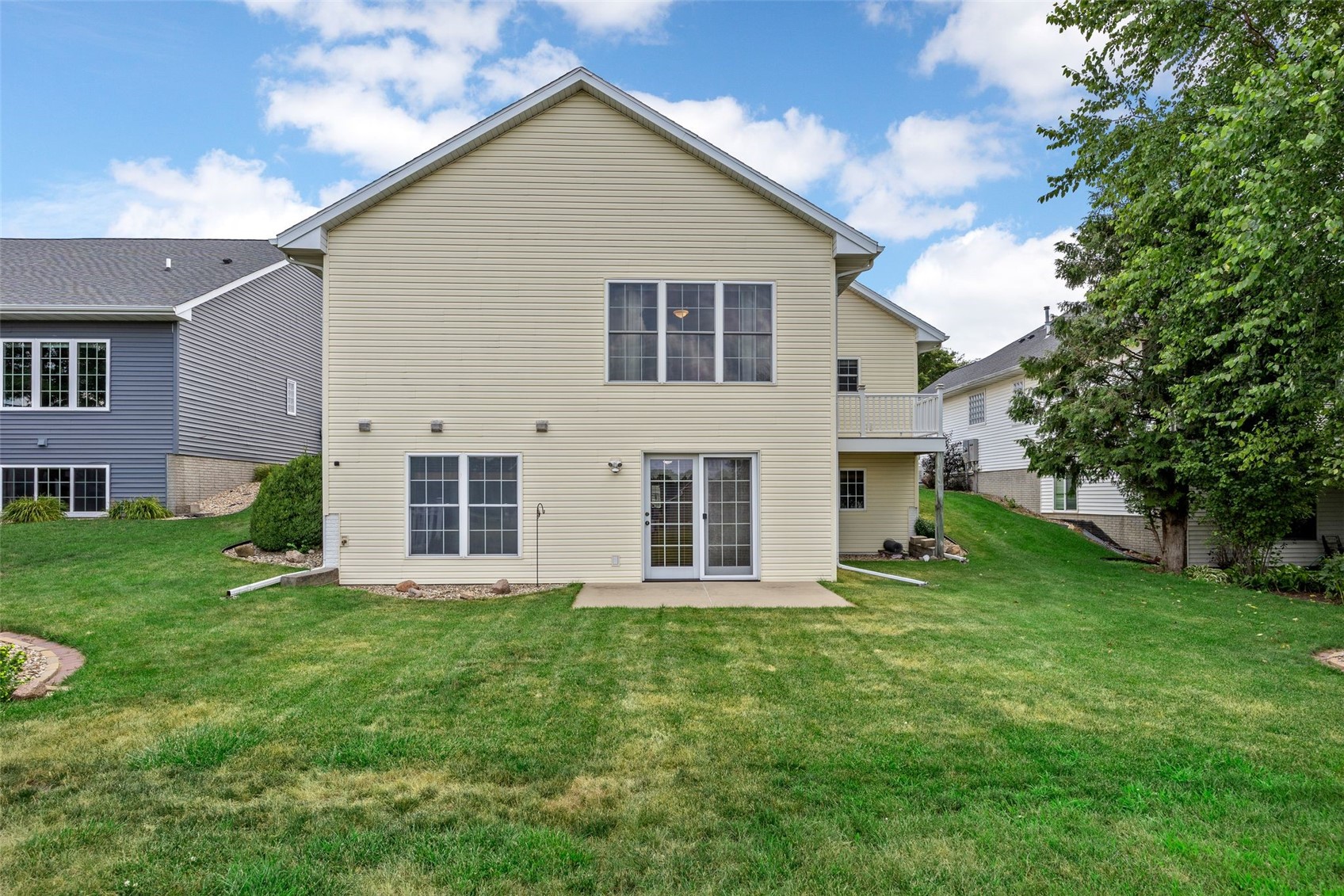 230 S Blairsferry Crossing Hiawatha IA 52233