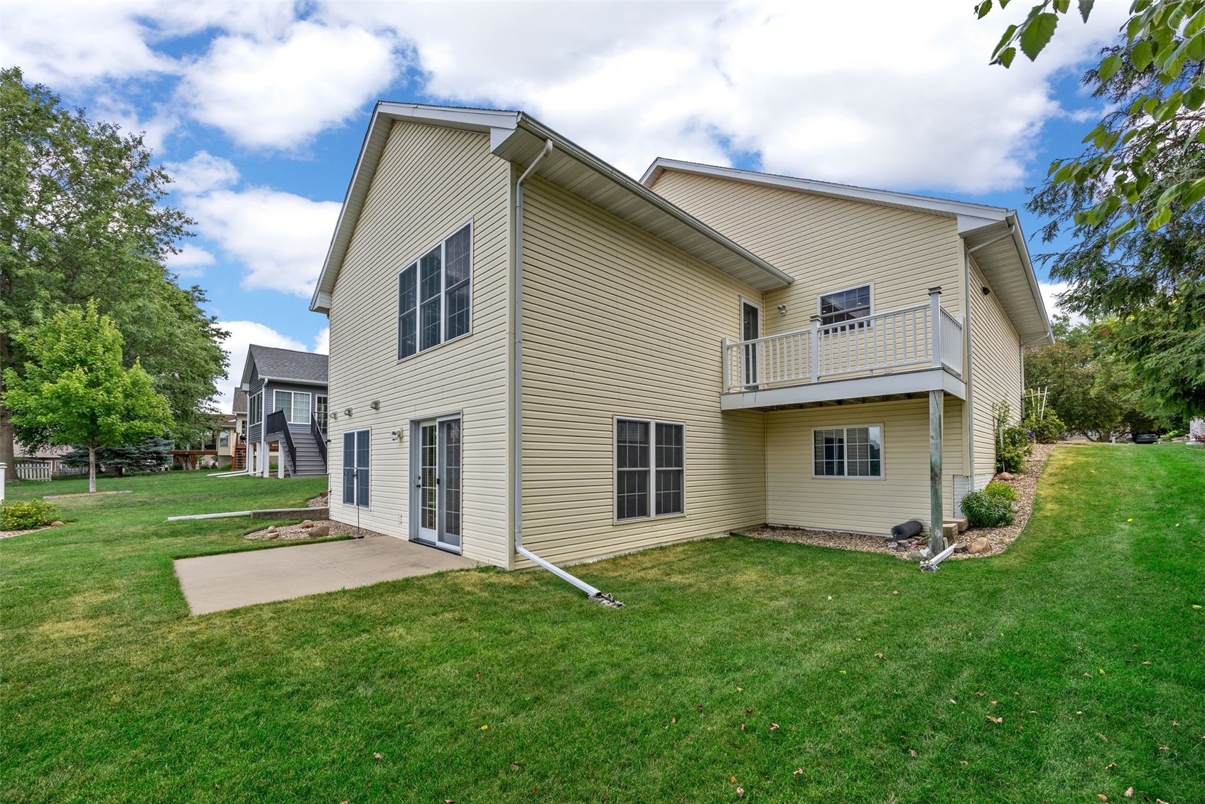 230 S Blairsferry Crossing Hiawatha IA 52233