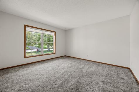 230 S Blairsferry Crossing Hiawatha IA 52233