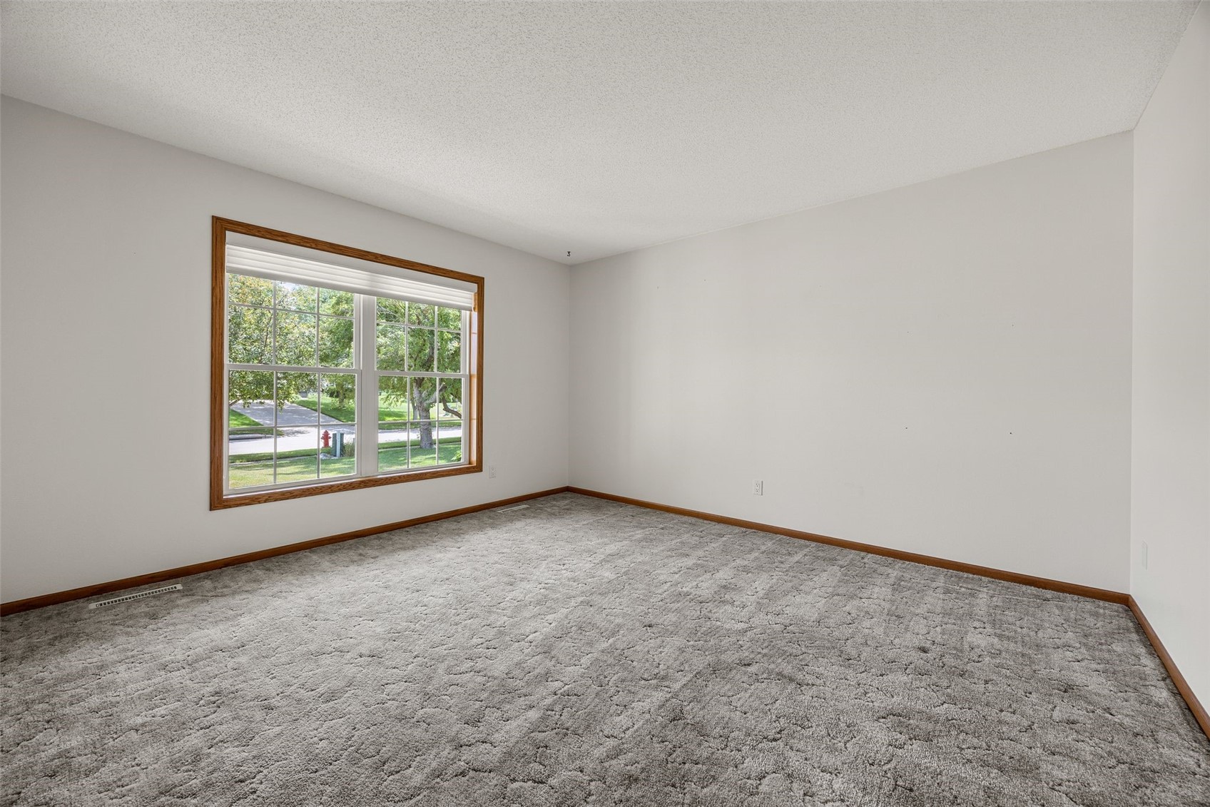 230 S Blairsferry Crossing Hiawatha IA 52233