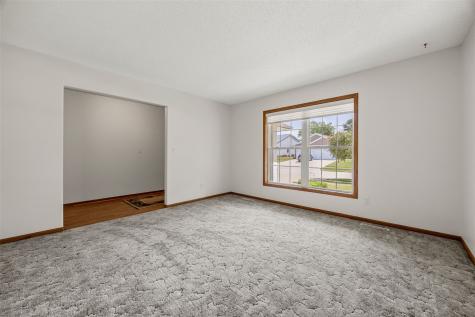 230 S Blairsferry Crossing Hiawatha IA 52233