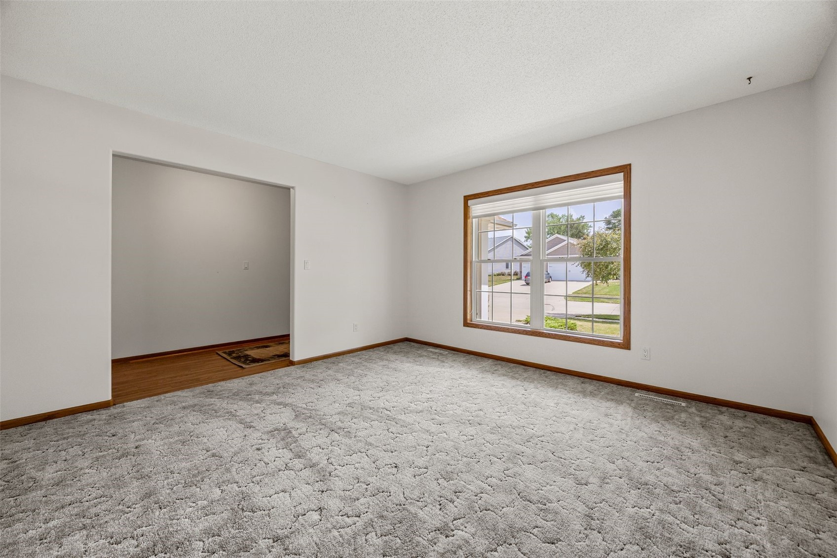 230 S Blairsferry Crossing Hiawatha IA 52233