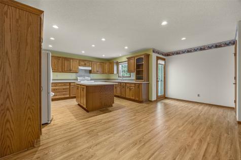 230 S Blairsferry Crossing Hiawatha IA 52233