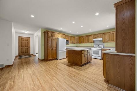230 S Blairsferry Crossing Hiawatha IA 52233